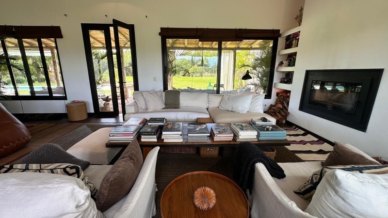 Casa amplia en venta y alquiler en el Quijote